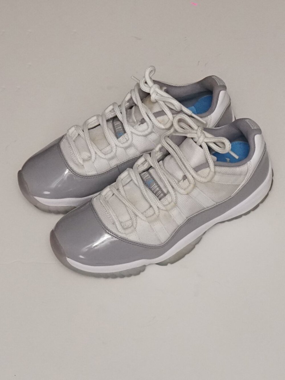 Jordan Air Jordan 11 Men's Low Top Lace-Up Sneakers Gray/White SIZE 8.5